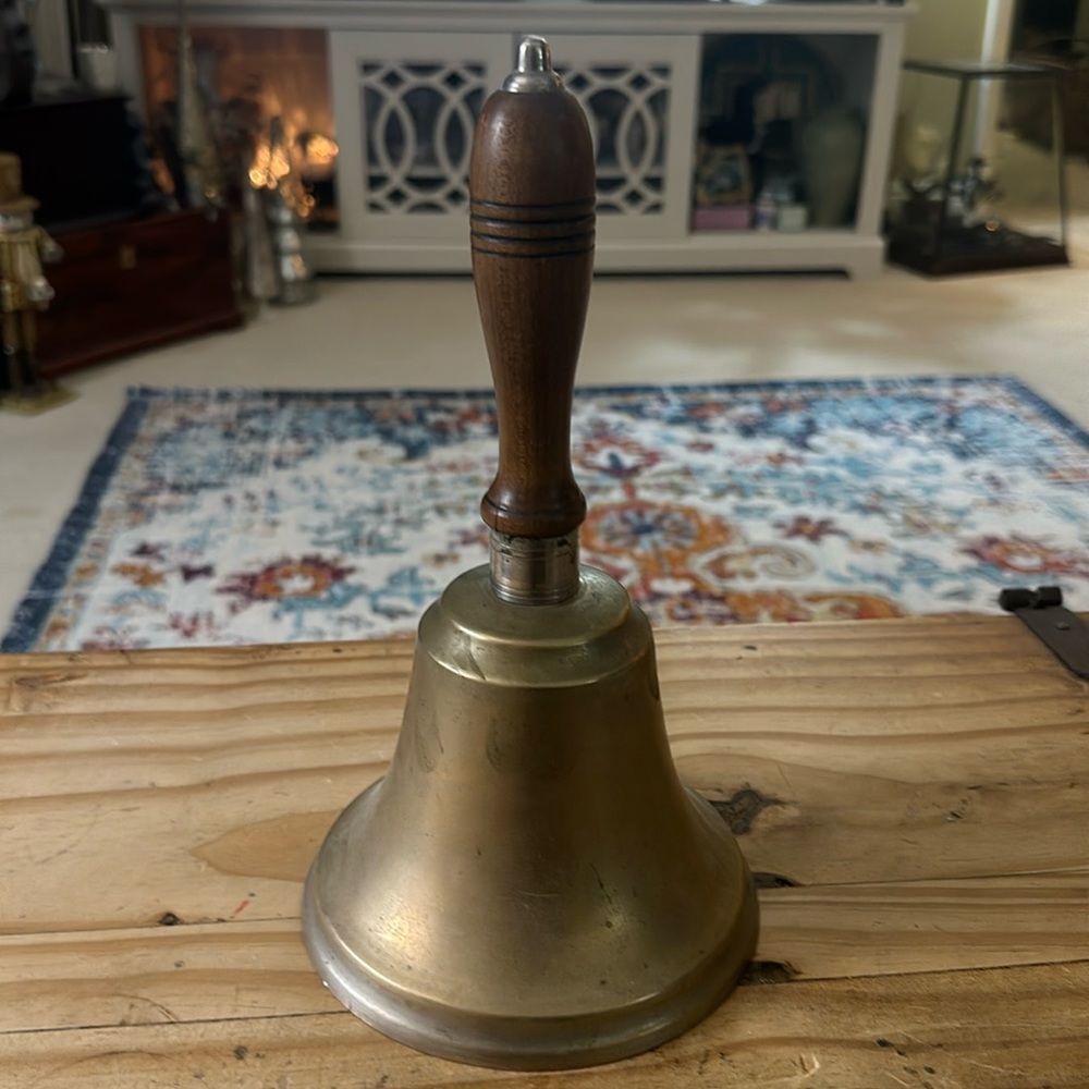 Vintage Large Turned Wooden Handle Brass Handheld Teacher / School Ringing Bell.